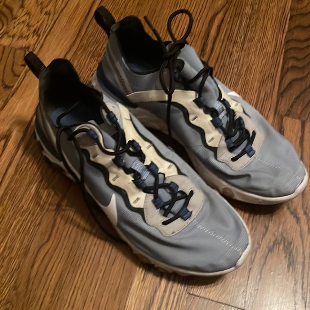 Nike Tennis Shoes